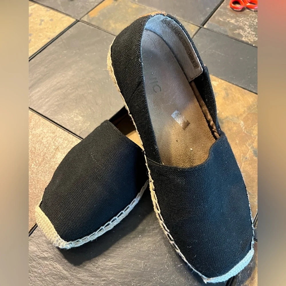 Vionic Black Espadrille Slip-Ons
